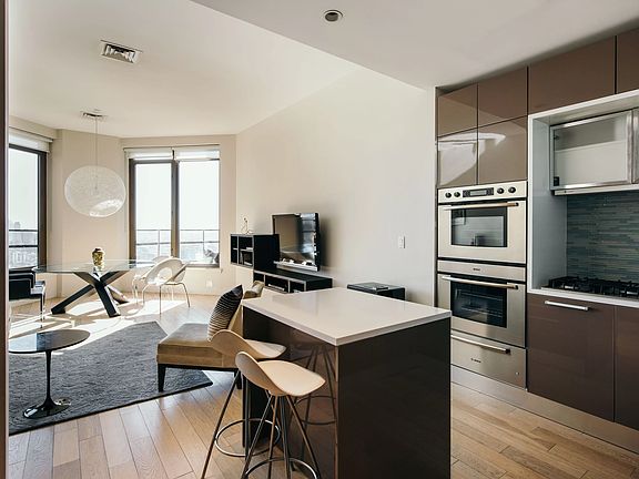 3rd image of 75 Wall St Unit Phl6