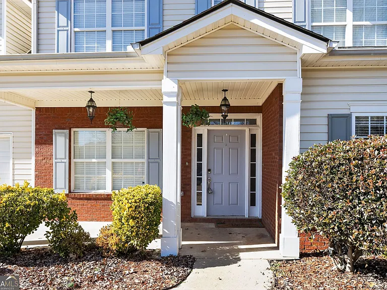 1136 Mason Lee Ave — Photo 4