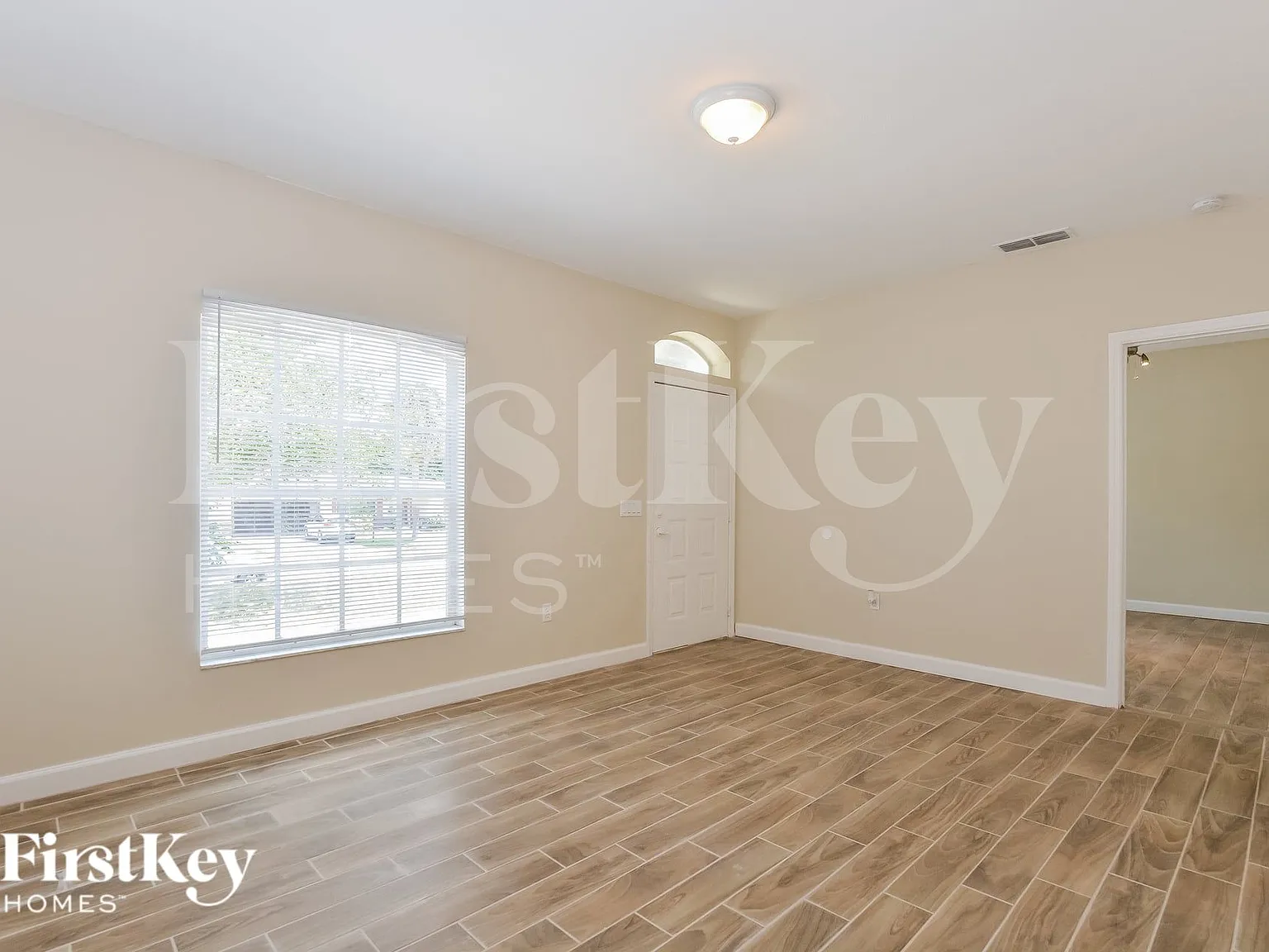 3 bed, 2.0 bath, 1508 sqft, $2,120 — Photo 2