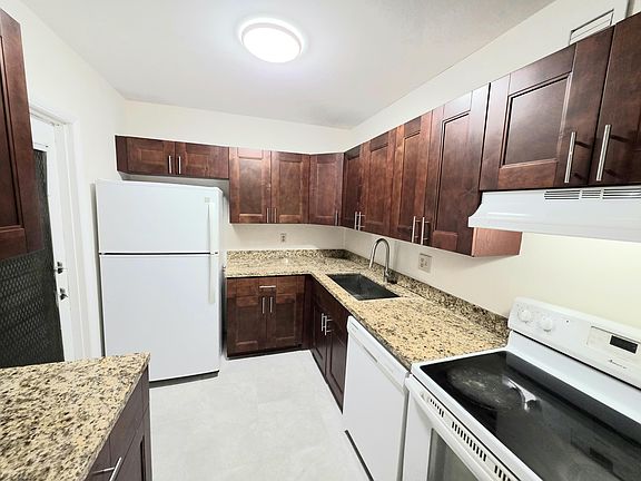 4th image of 683 NW 13th St APT 27