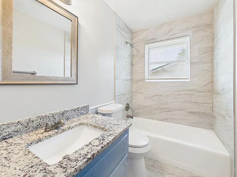 324 NW Compass Dr — Photo 18