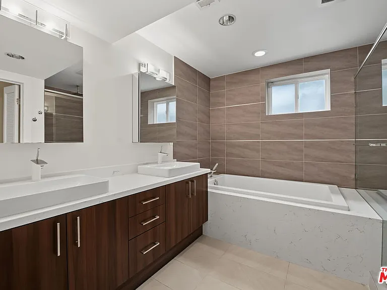 175 Barlock Ave — Photo 37