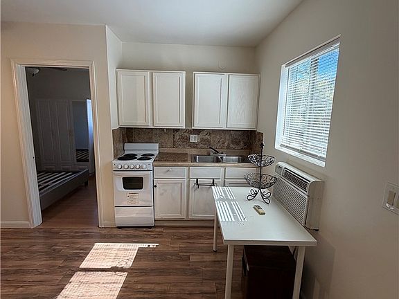 3rd image of 10642 Nettleton St #1/2