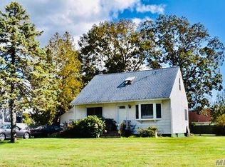1129 Hyman Ave, Bay Shore, NY 11706