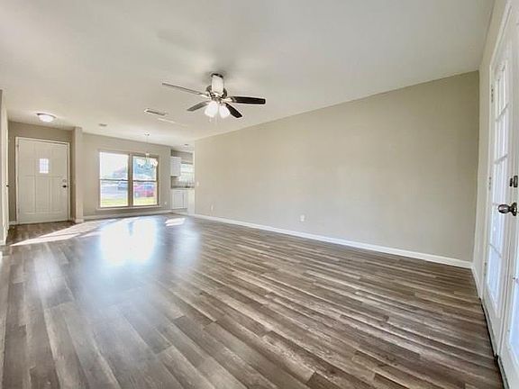 3rd image of 3217 Point East Dr