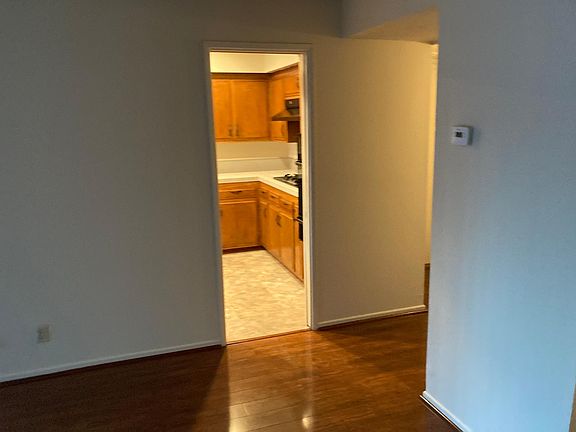 4th image of 445 S Los Robles Ave #101