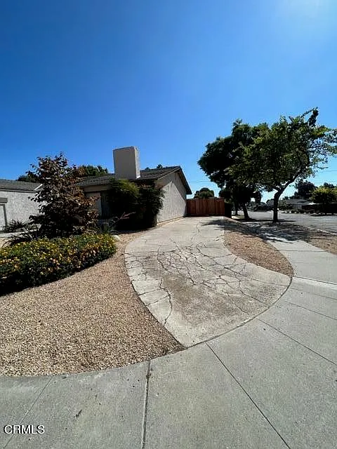 2 bed, 2.0 bath, 1392 sqft, $3,750 — Photo 3