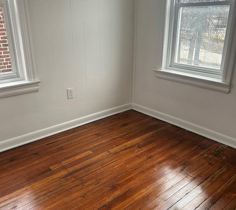 2nd image of 338 Valley Rd