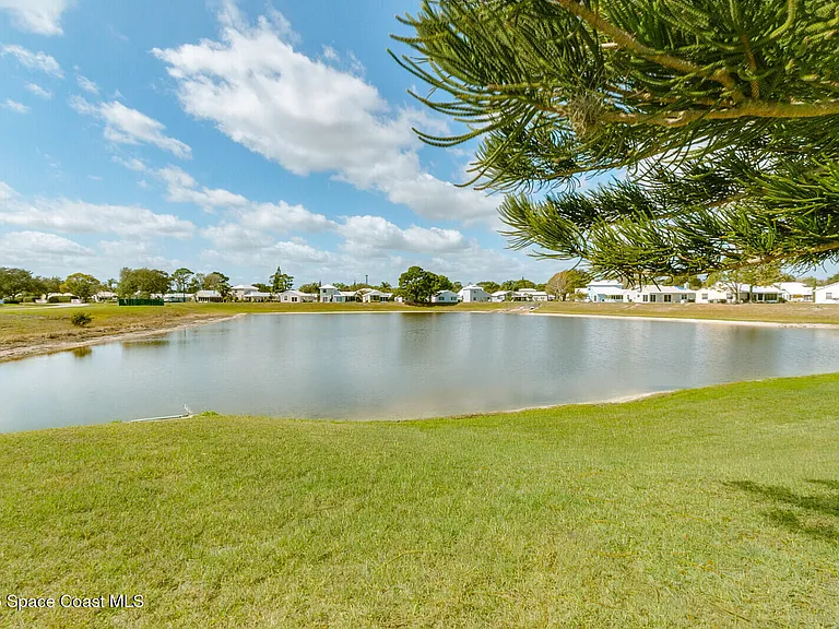 2152 Spring Creek Cir NE — Photo 4