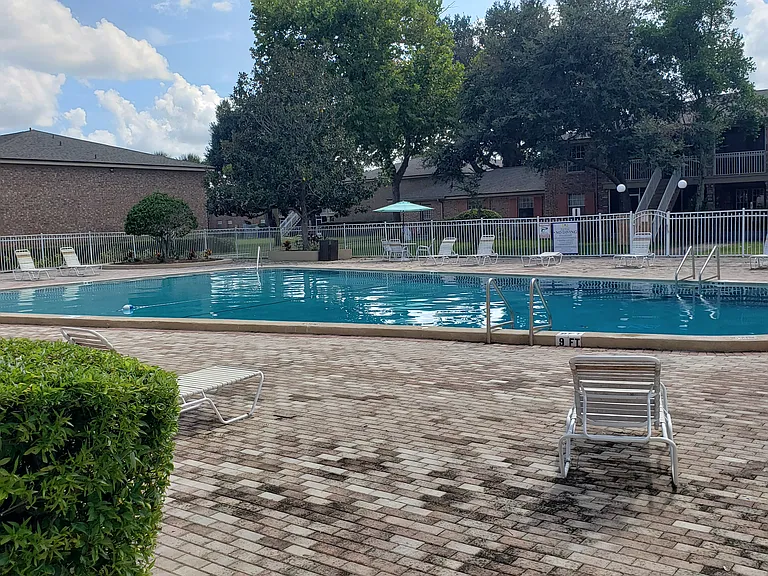472 Banyon Tree Cir #204 — Photo 2