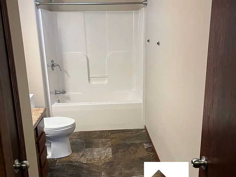 1040 N Main Ave — Photo 11