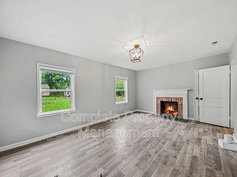 1900 Saint Charles Ave SW — Photo 3