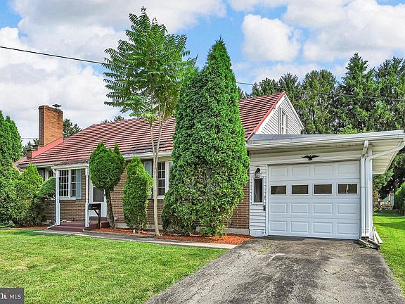 3rd image of 590 College Garden Dr