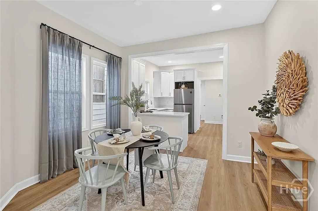 3 bed, 1248 sqft, $2,350 — Photo 3