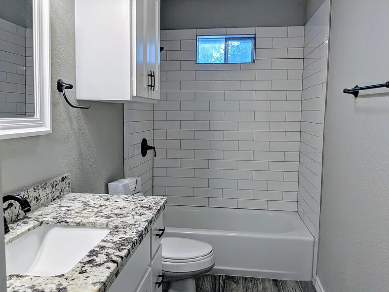 703 Rosedale Dr — Photo 9
