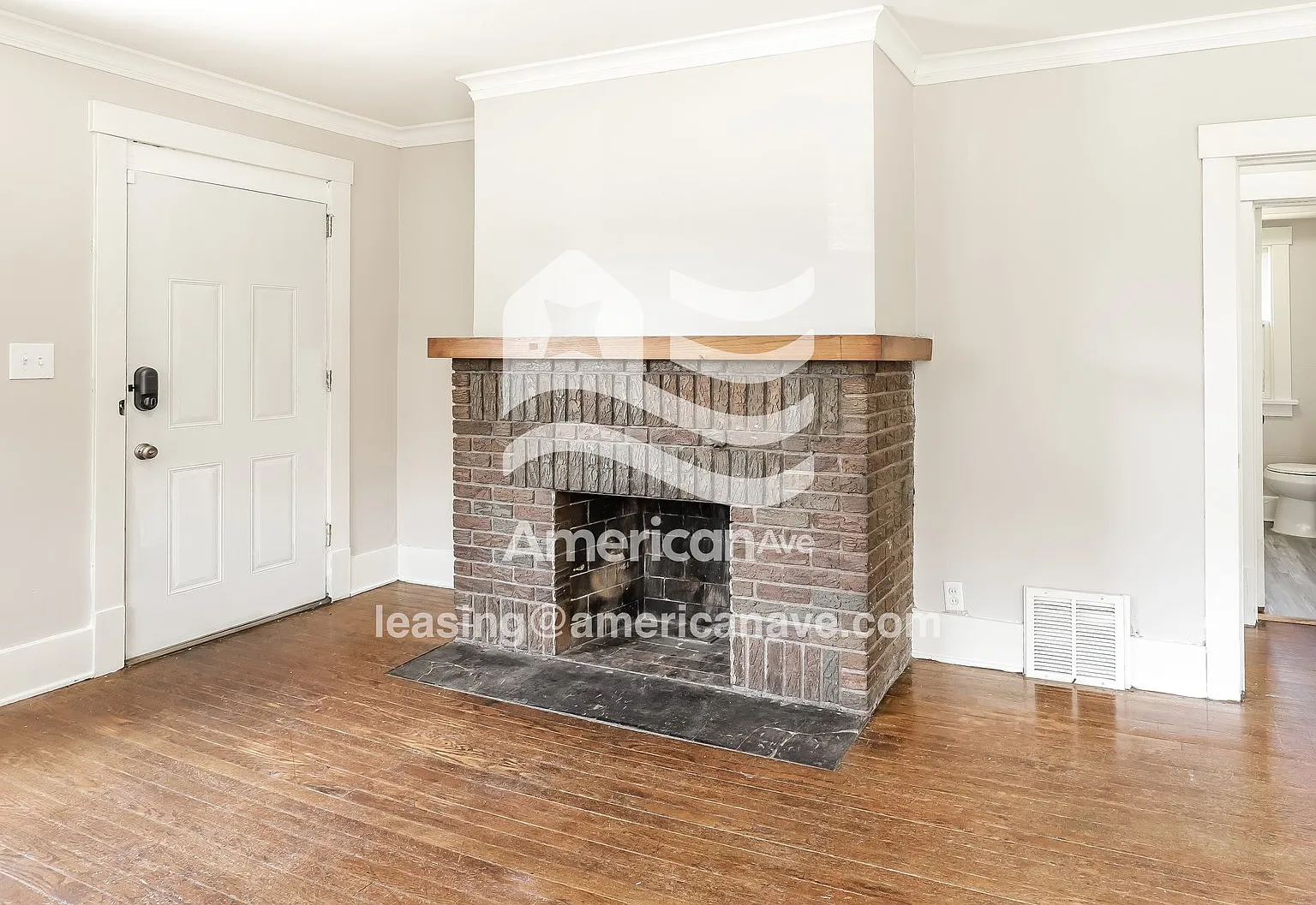 3 bed, 1.0 bath, 952 sqft, $1,097 — Photo 3