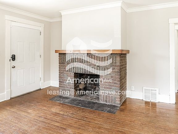1532118_003_living_room_13936337.jpg