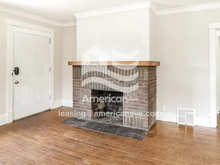 1532118_003_living_room_13936337.jpg