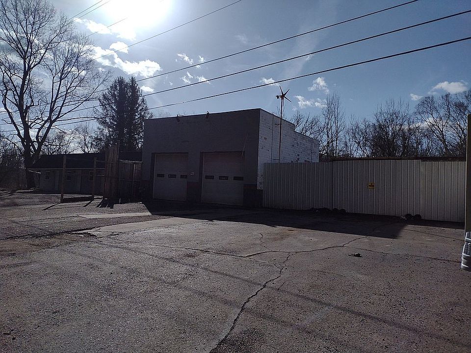 1st image of 623 W Washington St