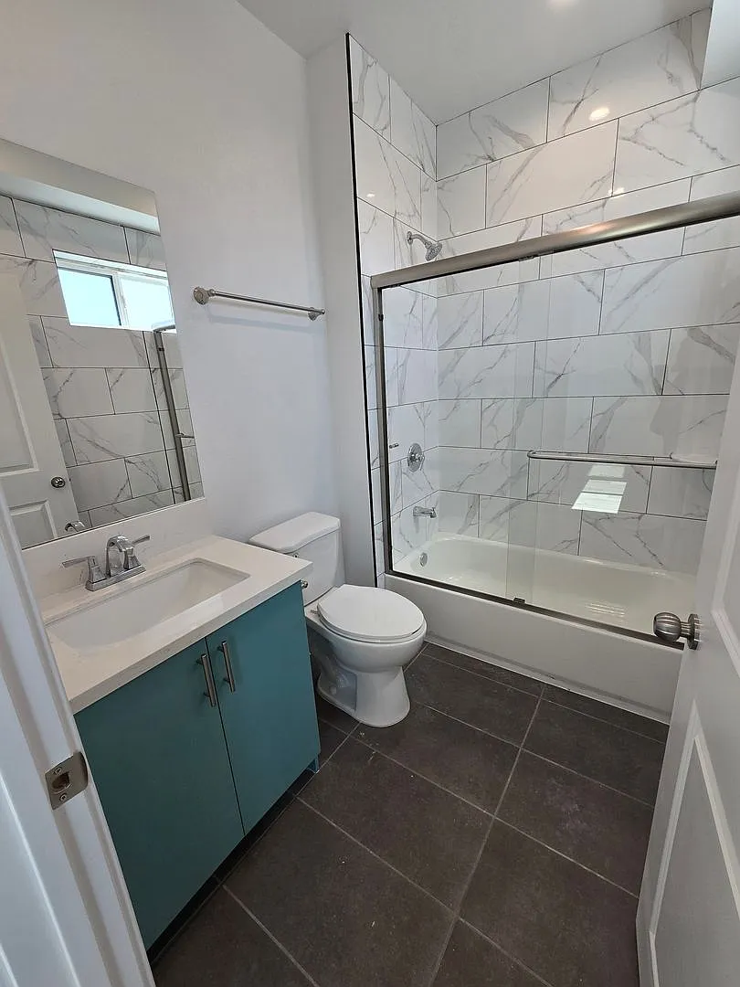 2223 1/2 Sheridan St — Photo 3