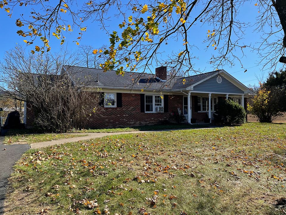 1st image of 1018 Hahns Ln