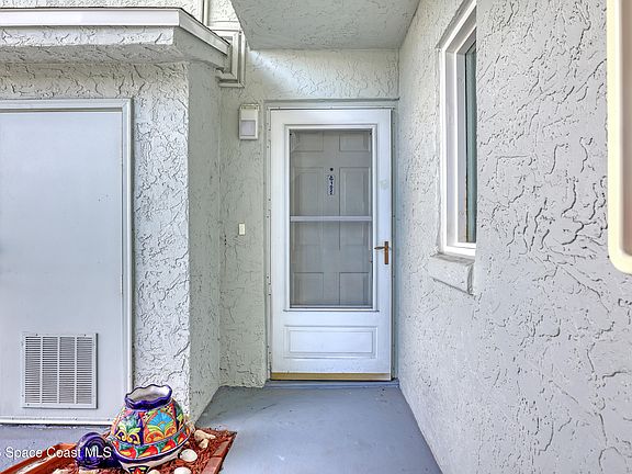 3rd image of 951 Sonesta Ave NE APT 102