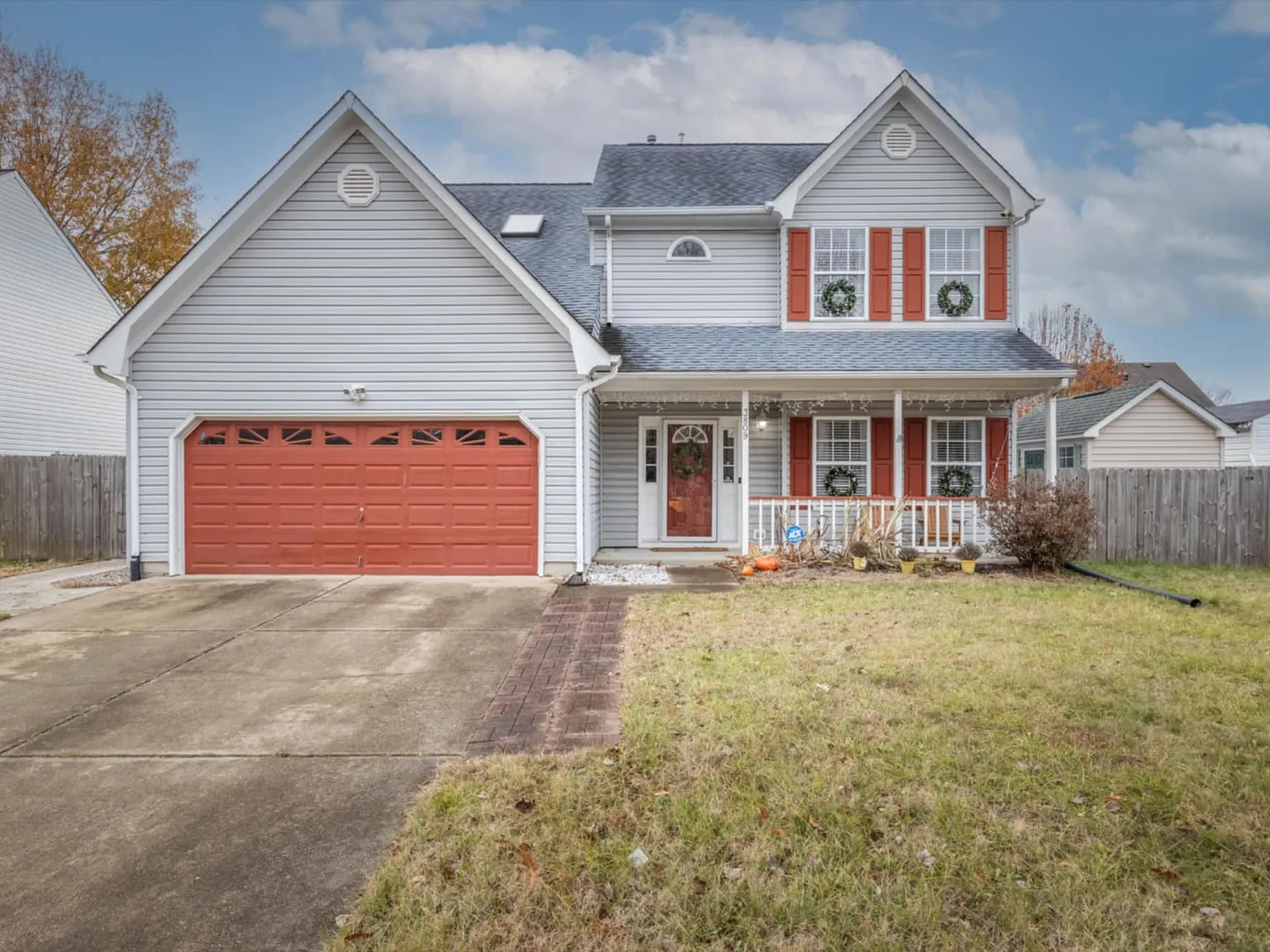 3809 Donnington Dr — Photo 2