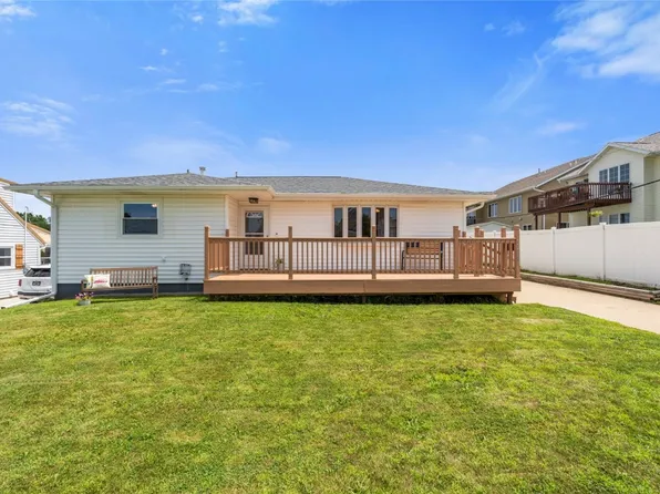 2469 1st St SW, Cedar Rapids, IA 52404