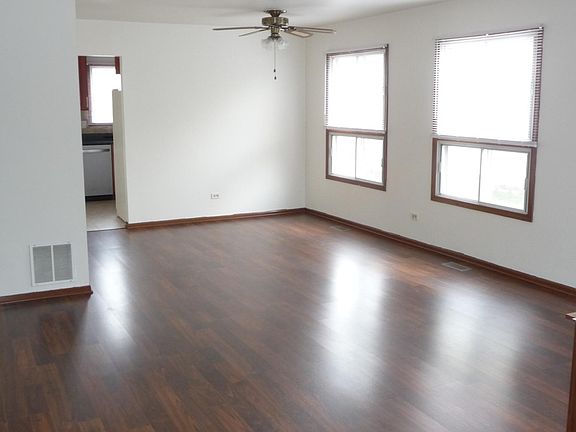 3rd image of 2461 Carlton Dr