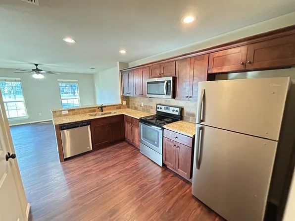 221 E Cooper St, Palmer, TX 75152