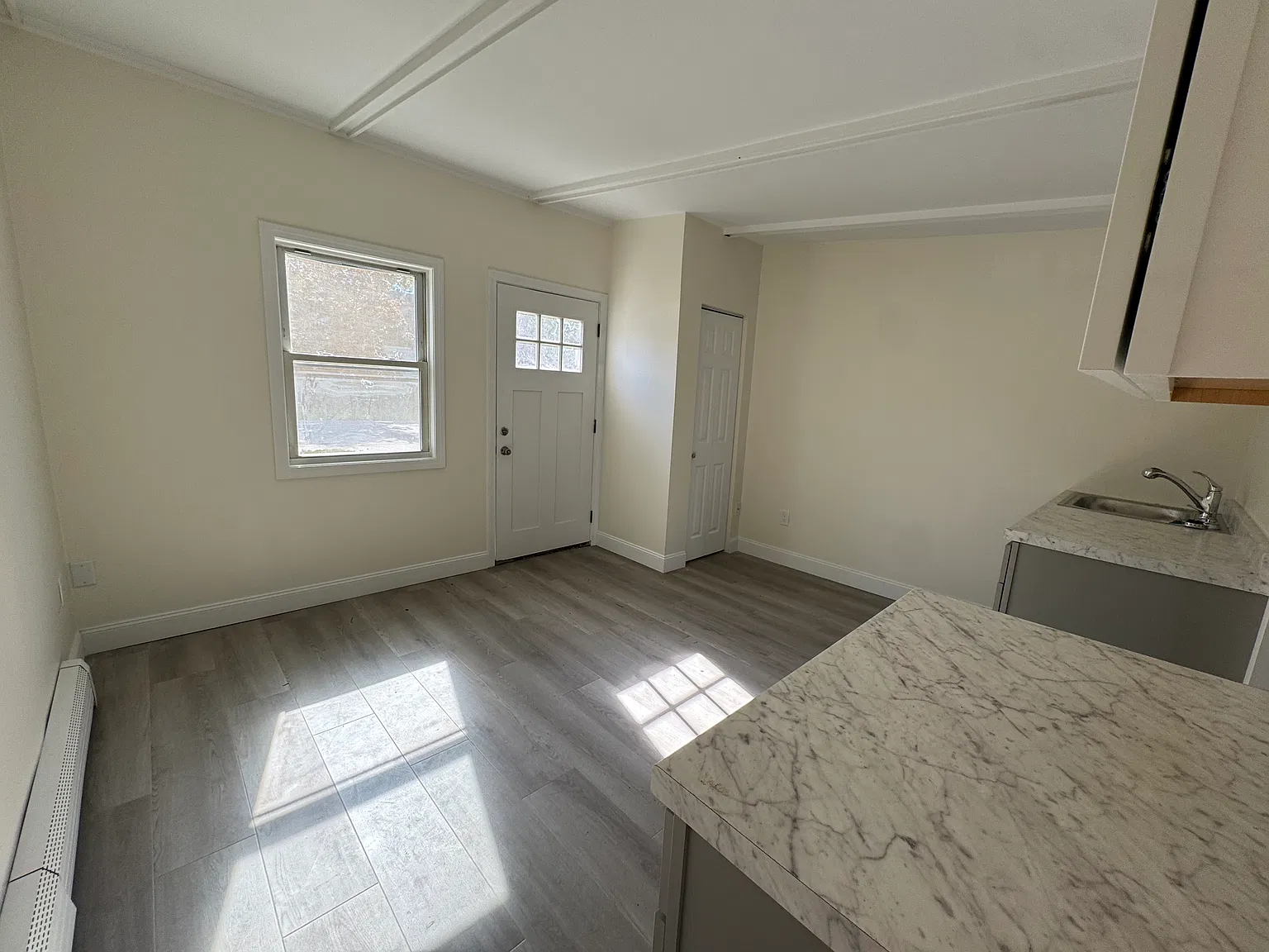 1 bed, 350 sqft, $1,200 — Photo 2