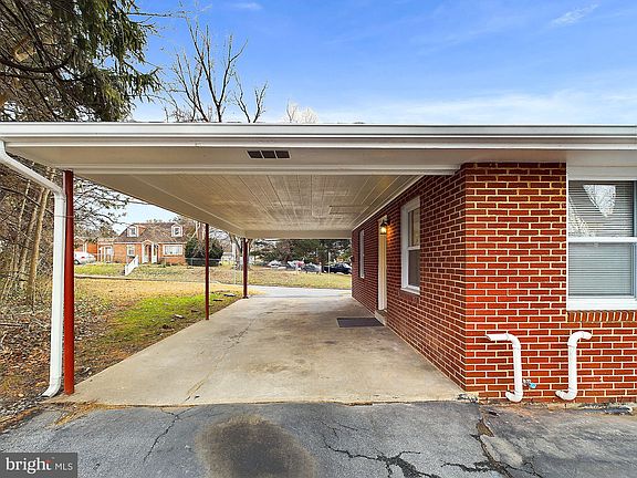 5th image of 900 N Parkway Dr