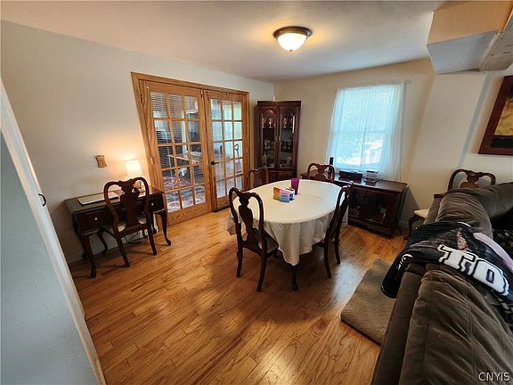 4th image of 22 Hillview Dr