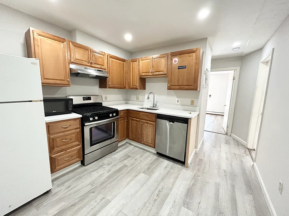 92 Hammond St #1L