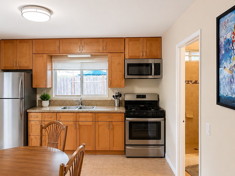1st image of 422 Garden St #B