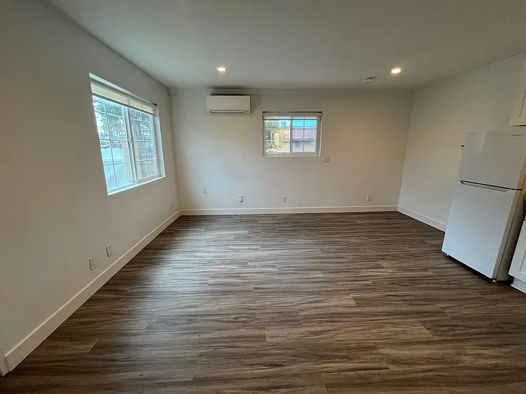 1236 Mackinnon Ave — Photo 4