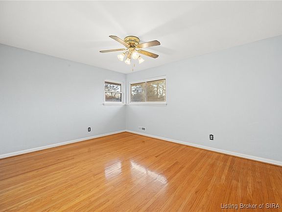 3rd image of 1901 Whippoorwill Drive