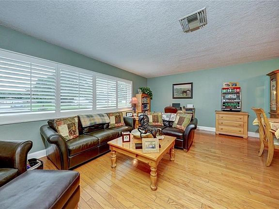 4th image of 1564 Beverly Dr