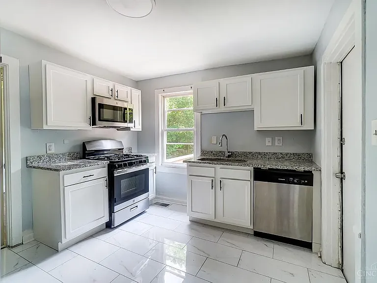 5128 Blaesi St — Photo 24