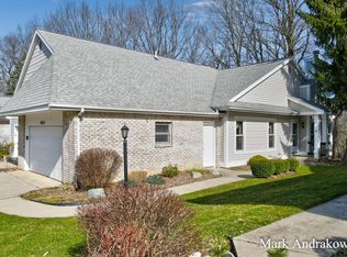 2055 N Cross Creek Dr SE, Grand Rapids, MI 49508