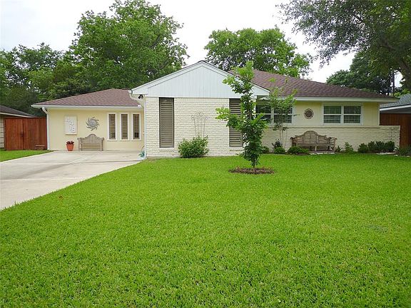 Gorgeous remodeled house with tons of custom upgrades throughout! Electrical box replaced and raised masthead. Whole house surge protector installed too!!!