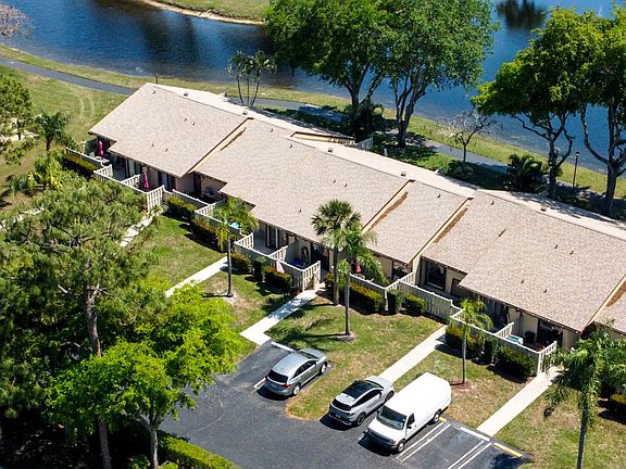 3rd image of 1017 Green Pine Boulevard #C