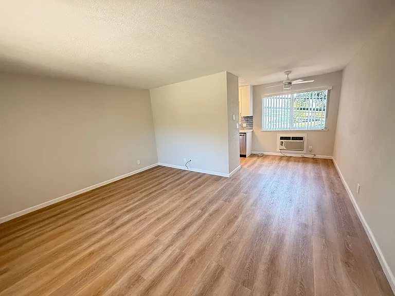4860 Northlawn Dr — Photo 11