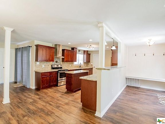 3rd image of 110 Sheryl Dr