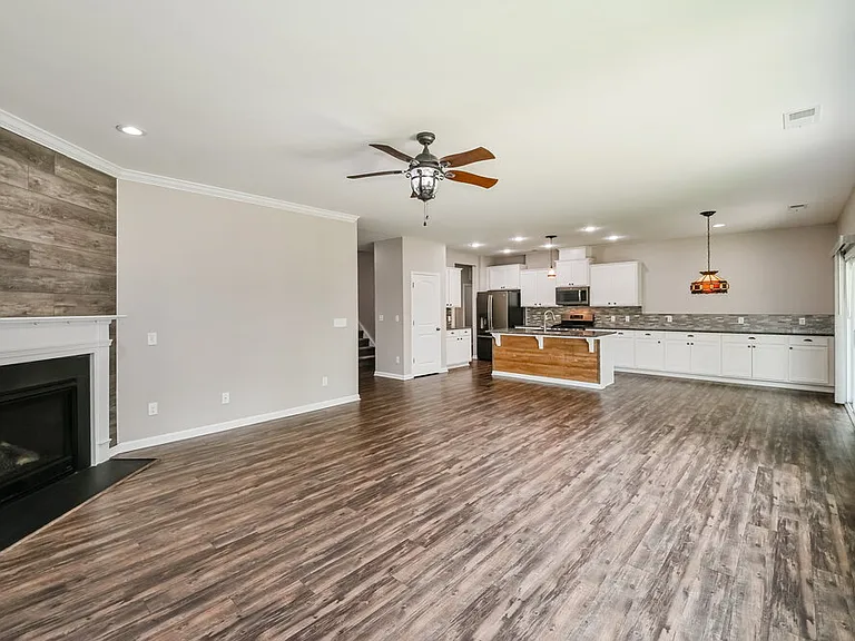 1326 Aurora Ct — Photo 6