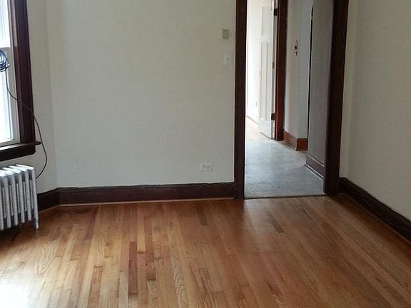 3rd image of 5253 W Melrose St #1