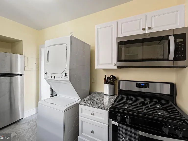 325 V St NE #1 — Photo 7