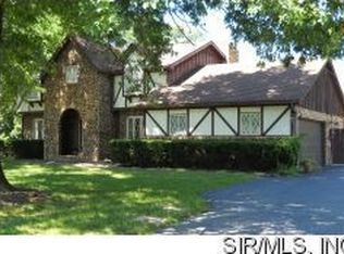 982 Old Oak Rd, East Alton, IL 62024