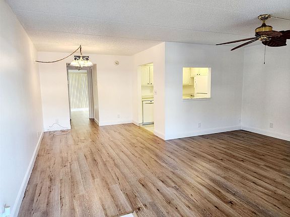 3rd image of 700 Village Green Ct APT 106