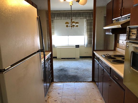5th image of 6933 N Kedzie Ave APT 907